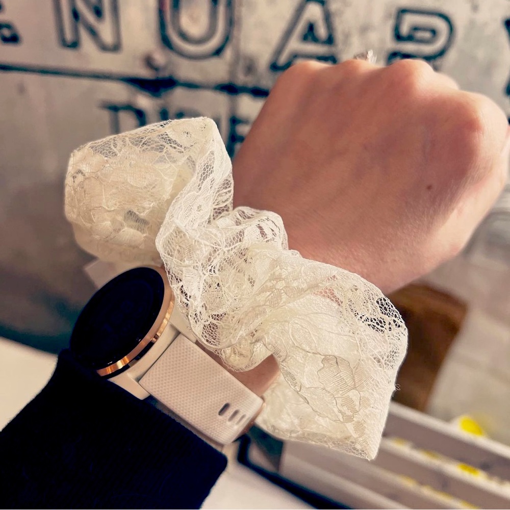 “Vanilla Lace” Coco Armadio Scrunchies.